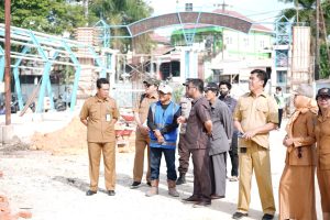 Foto: Kegiatan para rombongan Anggota Komisi III DPRD Bontang saat melakukan sidak. Foto: Kegiatan para rombongan Anggota Komisi III DPRD Bontang saat melakukan sidak.