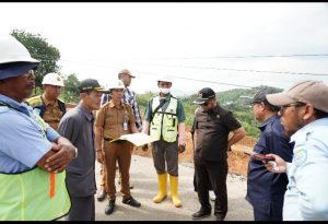Foto: rombongan Anggota Komisi III DPRD Bontang lakukan sidak terkait progres pekerjaan pembangunan jalan longsor, Bontang Lestari