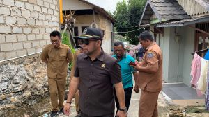 Foto: Komisi III DPRD Bontang melakukan peninjauan terkait longsor
