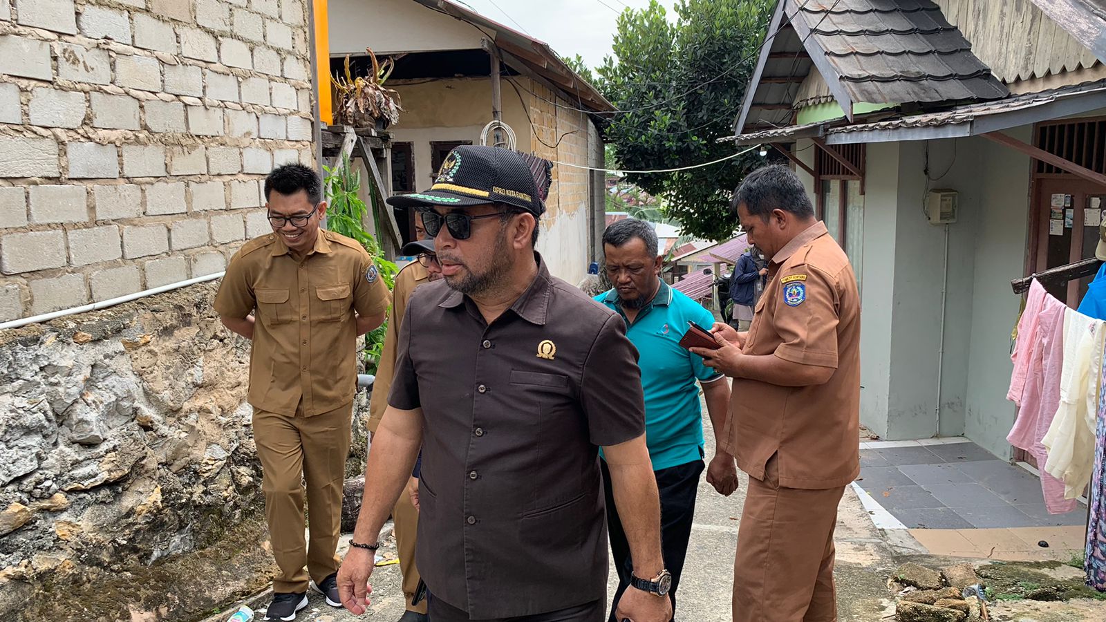 Foto: Komisi III DPRD Bontang melakukan peninjauan terkait longsor