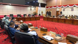 Foto: Anggota Komisi I DPRD Bontang melakukan RDP bersama di Ruang Rapat. Foto: Anggota Komisi I DPRD Bontang melakukan RDP bersama di Ruang Rapat.