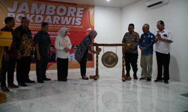Sekdaprov Kalimantan Timur, Sri Wahyuni saat membuka Jambore Pokdarwis di Kabupaten Berau.