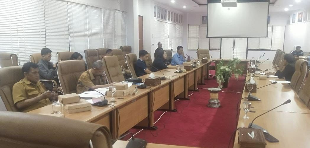Foto: RDP terkait permohonan fasilitas di Ruang Rapat Lantai II Sekretariat DPRD Bontang