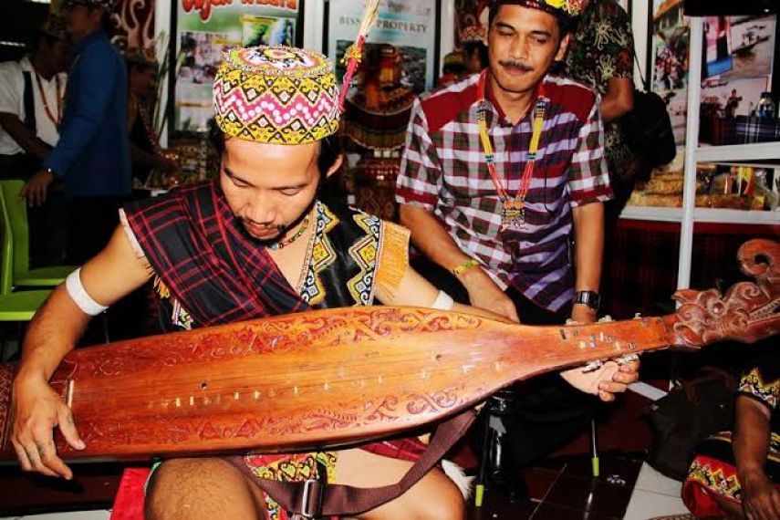 Pelaku Ekraf Musik Tradisional Kalimantan Timur.