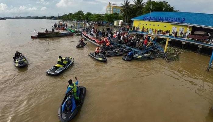 Pelaksanaan parade jetski pada festival Mahakam 2023 di Samarinda.
