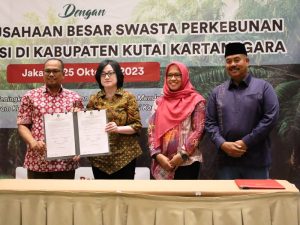 Bupati Kukar Berikan Penghargaan ke Perusahaan Perkebunan atas Komitmen Pembangunan