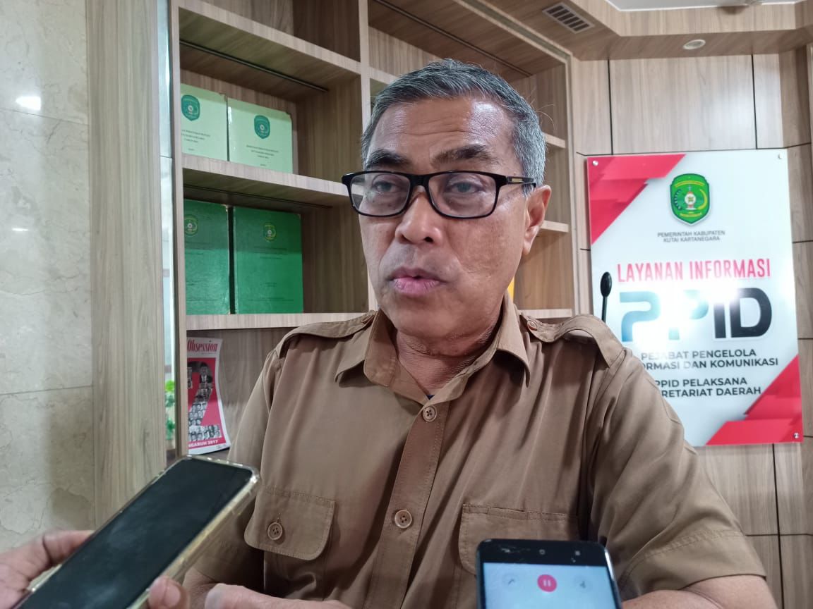 Kepala DP2KB Kukar Adinur (Riadi)