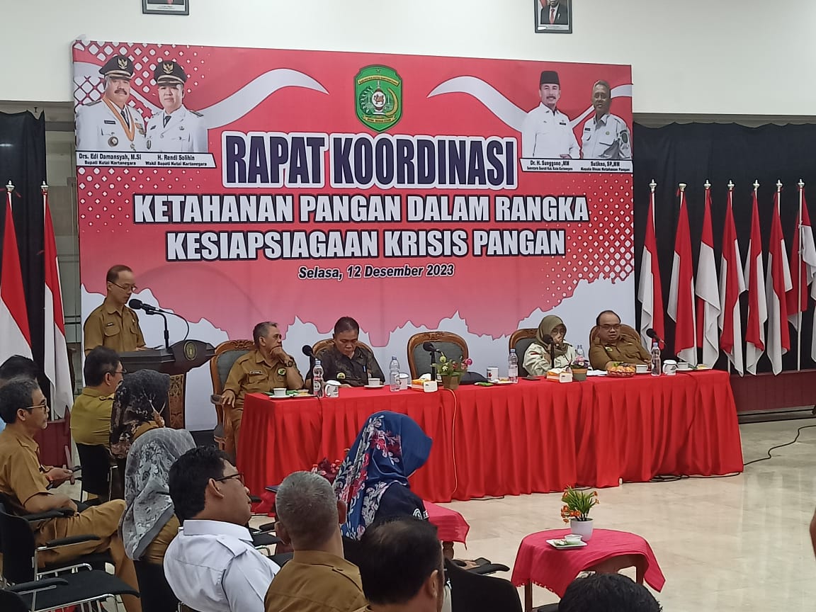 FOTO : Suasana apat koordinasi ketahanan pangan dalam rangka kesiapsiagaan krisis pangan, bertempat di Ruang Serbaguna Kantor Bupati Kukar, Selasa (12/12). (Riadi Ganteng/ Media Etam)