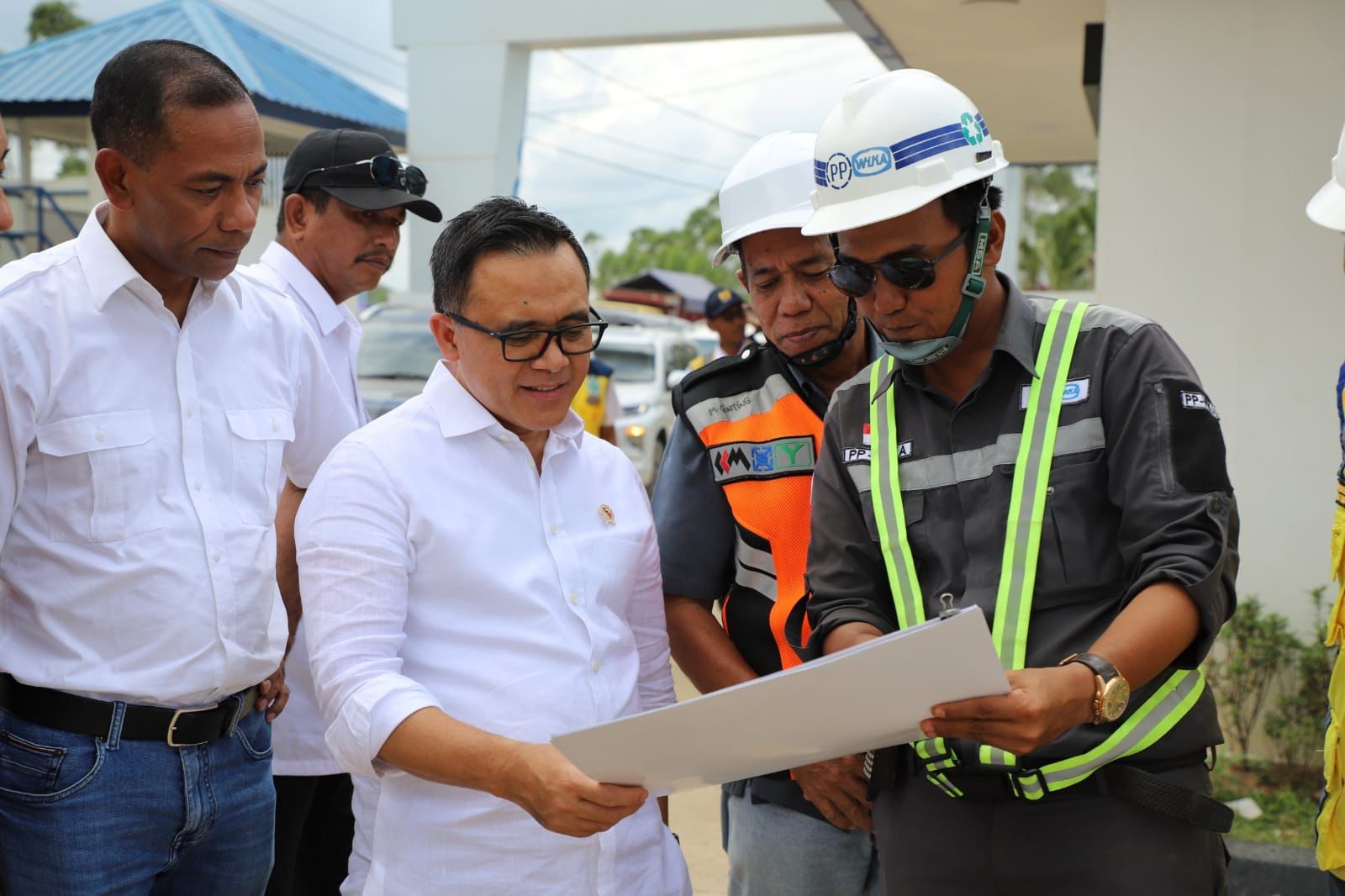 Menteri Azwar Anas saat tinjau IKN (sumber: Humas KemenPAN-RB)