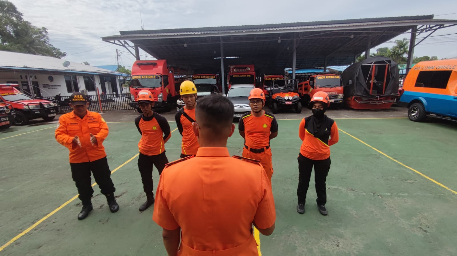 persiapan tim pencarian nelayan samboja yang menghilang di laut. (Sumber: Kantor SAR Balikpapan)