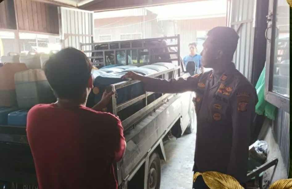 Pengungkapan praktik penimbunan BBM (Polsek Loa Kulu)