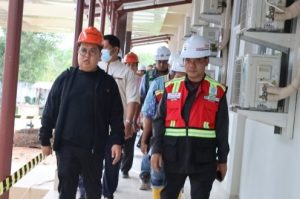 Wabup Rendi saat melakukan peninjauan RSUD Muara Badak (Dok: istimewa)