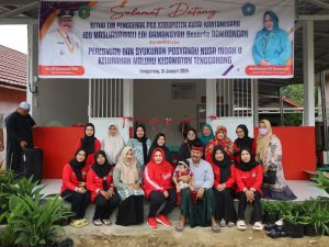 Bupati Edi Damansyah berfoto dengan kader Posyandu (Dok: Istimewa)