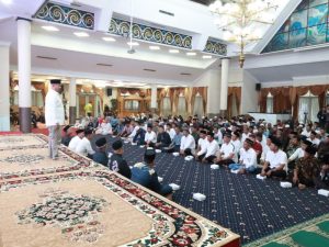 Bupati Edi Damansyah bersama lurah, kades, dan BPD se Kukar (Dok: Istimewa)