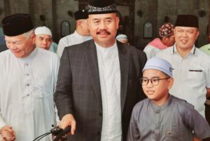 Bupati Edi Damansyah saat menyerahkan hadiah ke pemenang (Dok: istimewa)