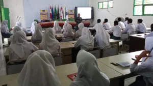 Babinsa Koba Berikan Pembekalan pada Siswa SMKN 1 Kota Bangun