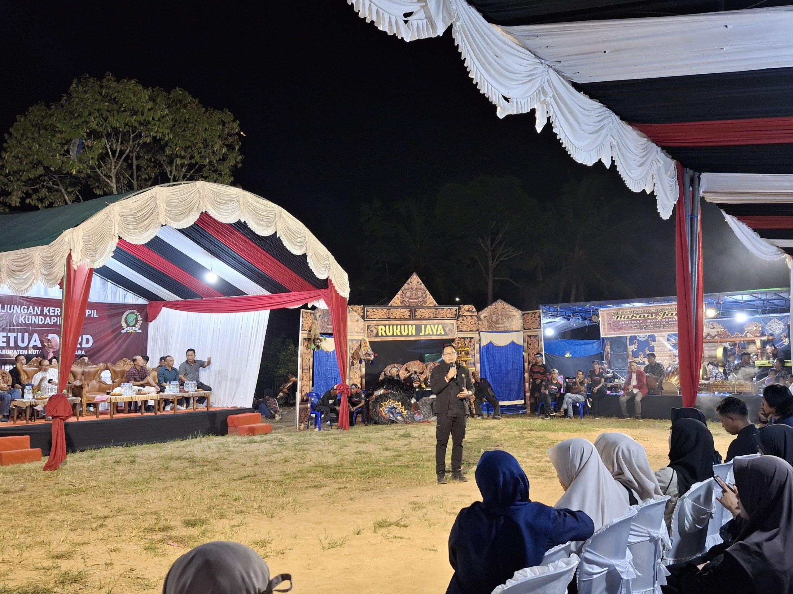 Junaidi saat Kundapil di Maluhu (foto: Nur Fadillah Indah)