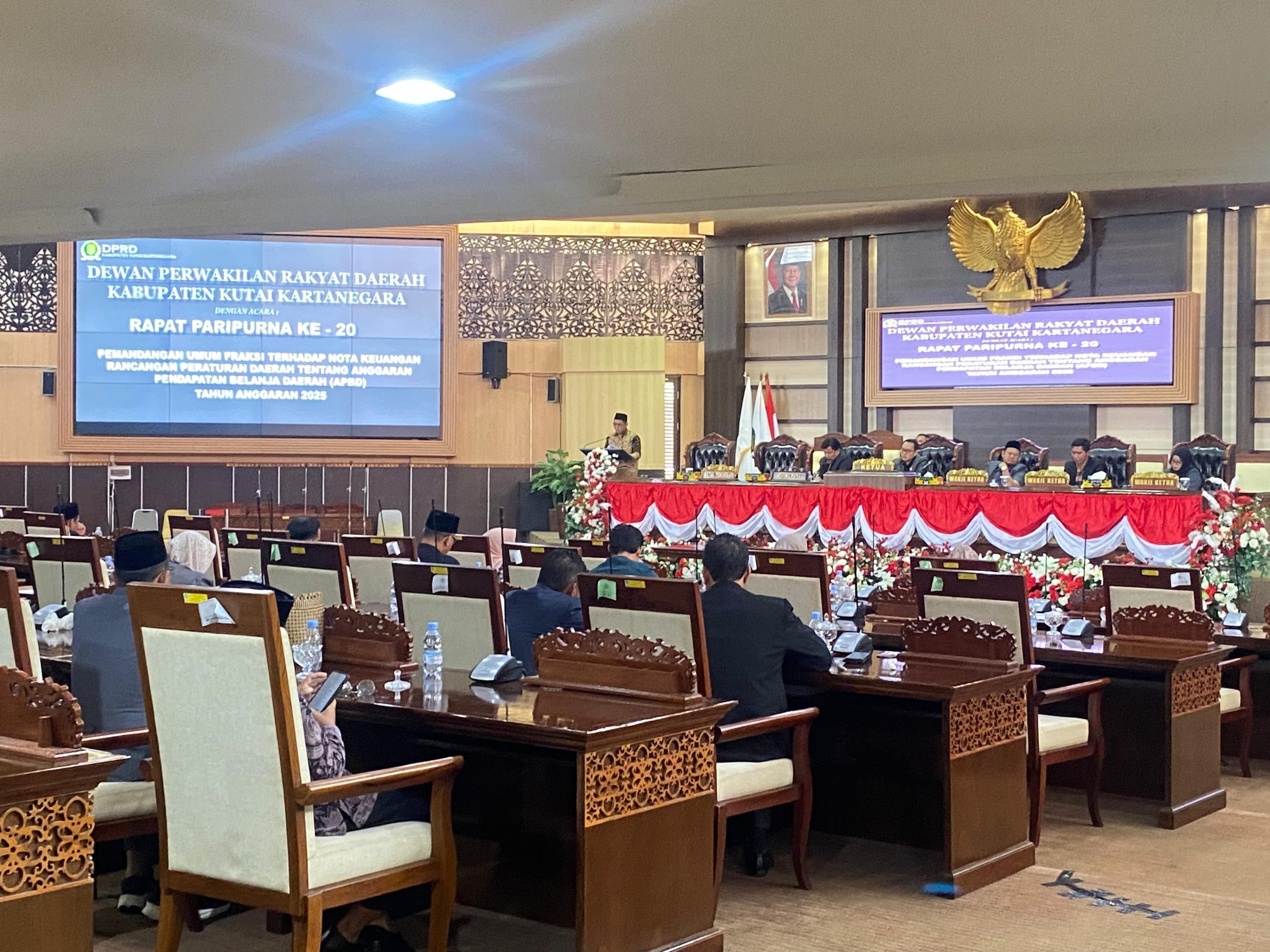 Rapat di DPRD Kukar