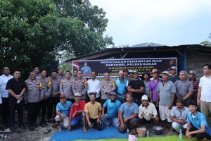 Kapolres Kukar Tinjau Kolam Pembibitan Ikan di Desa Ponoragan untuk Dukung Ketahanan Pangan Kapolres Kukar Tinjau Kolam Pembibitan Ikan di Desa Ponoragan untuk Dukung Ketahanan Pangan