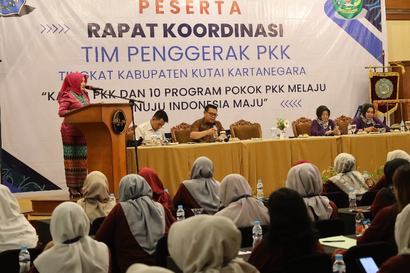 Pjs Ketua TP-PKK Kukar, Eryariyatin Bambang Arwanto,Saat Memberikan Arahan Dalam Rakor PKK Se-Kukar