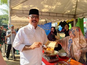 Bupati Kukar Edi Damansyah Mengunjungi stand GPM (Dilla)