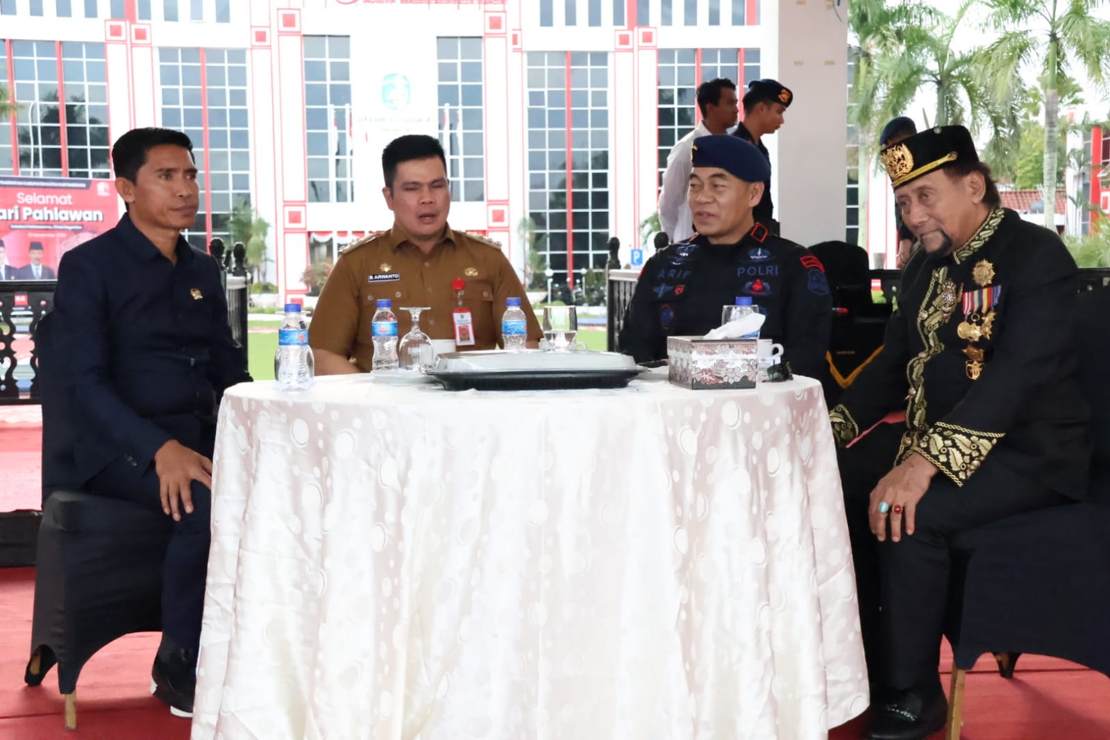 Junaidi dan Bupati Kukar Menghadiri Kirab HUT Brimob