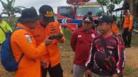 Tima gabungan basarnas melakukan pencarian via udara menggunakan drone (Basarnas for Mediaetam)