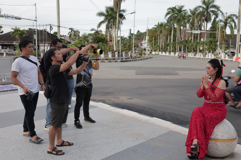Street Foto bertema "Imlek" di Kawasan Budaya Tenggarong (Awal For MediaEtam)