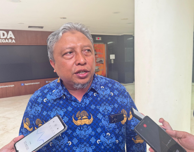 Situasi Antri Tabung Gas LPG 3 Kg di Halaman Creative Park Tenggarong (DILLA)