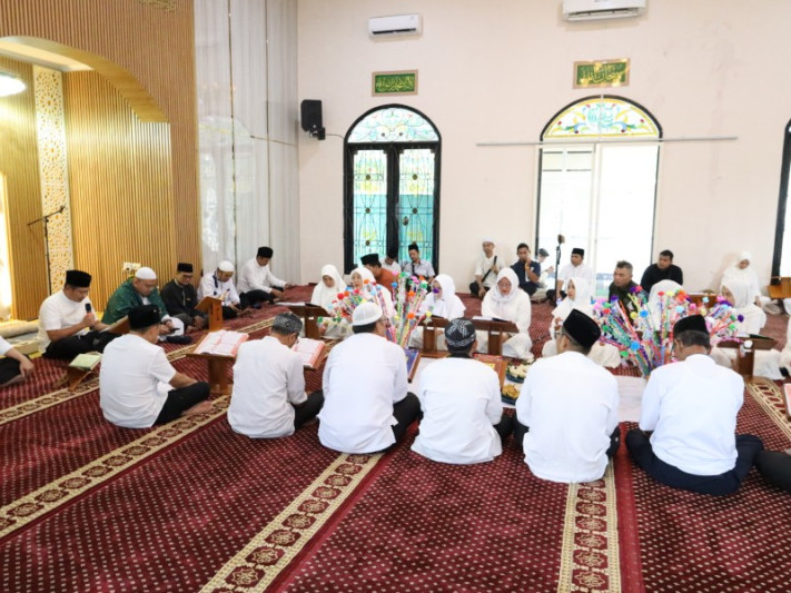 Asisten III Hadiri Momen Religius Peringatan Nuzulul Quran di DPRD Kukar