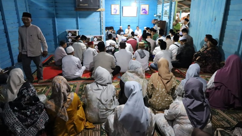 Bantu Warga Loa Janan, Bupati Kukar Salurkan Bantuan dan Pastikan Program GEMA Berjalan Baik