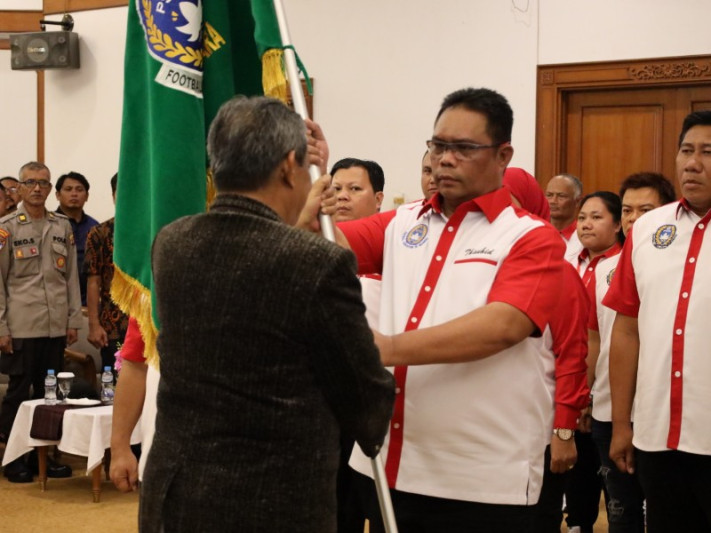 Bupati Kukar Resmi Lantik Pengurus ASKAB PSSI Dalam Ordinary Congress