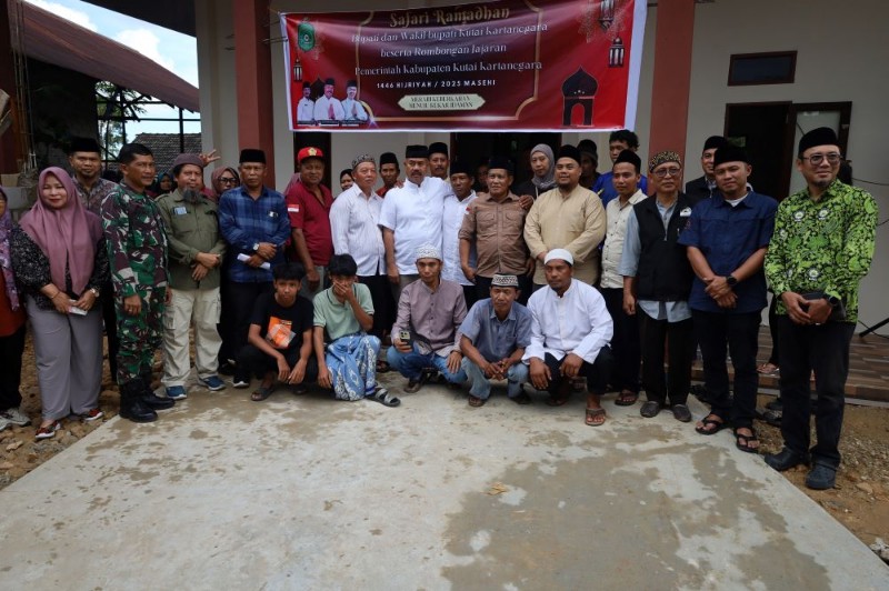 Bupati Sambangi Langgar Nurul Iman Loa Kulu di Safari Ramadhan