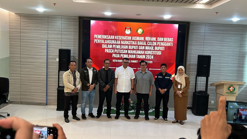 Konferensi pers pemeriksaan kesehatan paslon 01 Aulia Rahman Basri di RSUD Parikesit Tenggarong, (11/3/25) (Dilla)