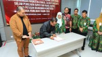 penyerahan hasil pemeriksaan kesehatan calon bupati Aulia Rahman Basri di RSUD AM Parikesit