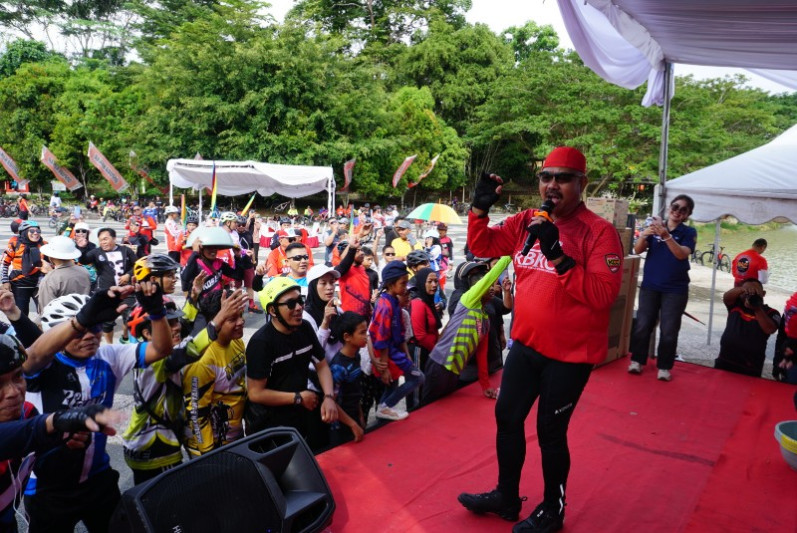 Gowes Fun Kukar 2025 Sukses Digelar, Bupati Edi Damansyah Ikut Undi Doorprize Utama