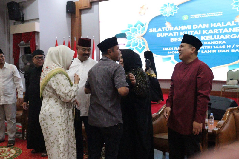Lebaran Hari Kedua, Bupati Kukar Undang Masyarakat dalam Halal Bihalal