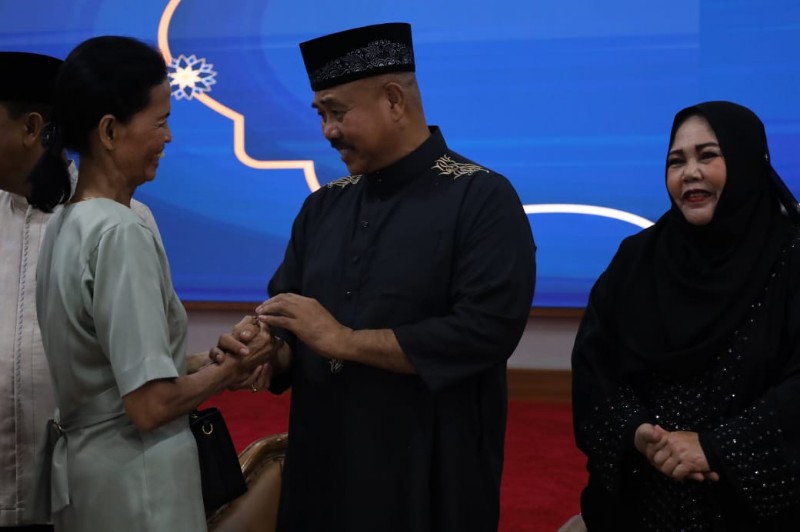 Ribuan Warga Meriahkan Open House Idul Fitri 1446 H di Pendopo Odah Etam Tenggarong