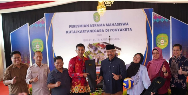 Dispora Kukar Salurkan Sarana Olahraga ke Asrama Mahasiswa di Yogyakarta dan Makassar
