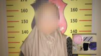 Pelaku beserta barang bukti yang diamankan (Doc.Humas Polres Kukar)