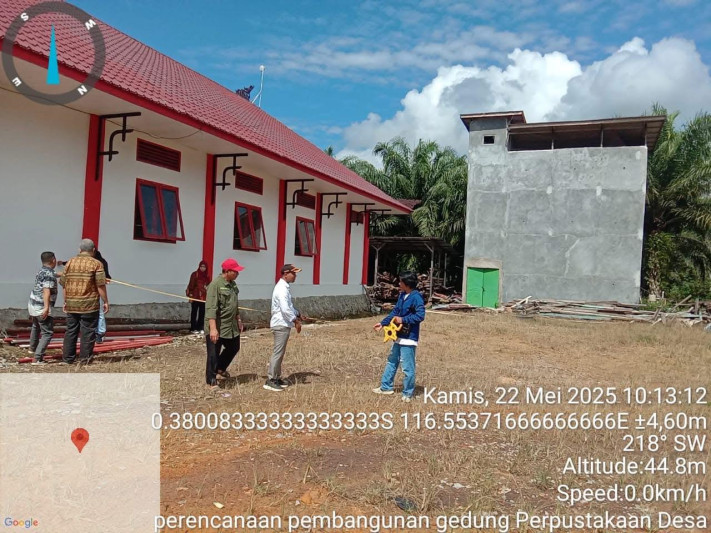Perencanaan lahan pembangunan perpustakaan Kota Bangun II (Doc. Joko Purnomo)