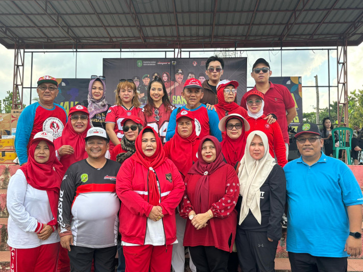 Dispora Kukar Gelar Jalan Santai dan Senam Jantung Sehat Bersama Forkopimda