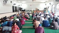 Teks Foto : WBP Kelas IIA Tenggarong sedang ujian tahfidz Quran di Masjid Lapas (Doc. Humas Lapas Kelas IIA Tenggarong)