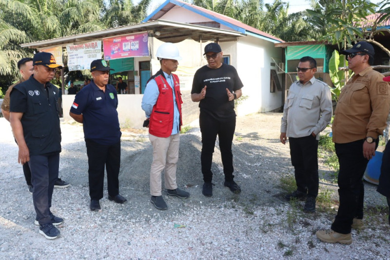 Bupati Kukar Tinjau Pembangunan Jalan Hulu Mahakam, Target Rampung 2026