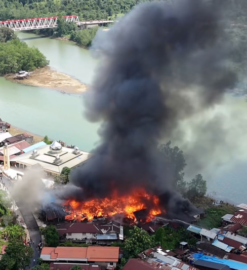 Kebakaran di Sanga sanga melalui pantauan drone (Facebook)