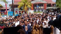 Siswa Siswi SMP 3 Tenggarong foto bersama Bupati Kukar (DILLA) Siswa Siswi SMP 3 Tenggarong foto bersama Bupati Kukar (DILLA)