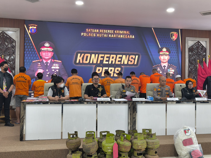 Konferensi Pers Polres Kukar (DILLA)