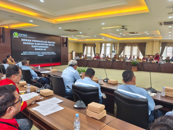 RDP dengan pihak terkait membahas banjir di Desa Purwajaya dan aktivitas tambang (DILLA)