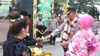Teks Foto: AKBP Khairul Basyar beserta sang Istri Bella Khairul,(Doc.Humas Polres Kukar) Teks Foto: AKBP Khairul Basyar beserta sang Istri Bella Khairul,(Doc.Humas Polres Kukar)