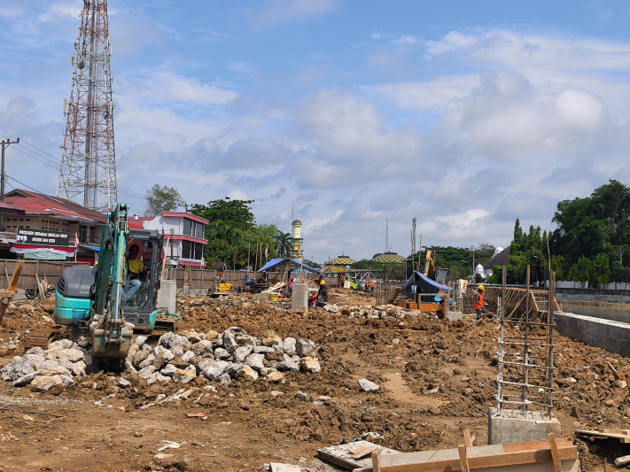 Proyek Pembangunan Teras Tenggarong di Pinggir Sungai Mahakam (DILLA)